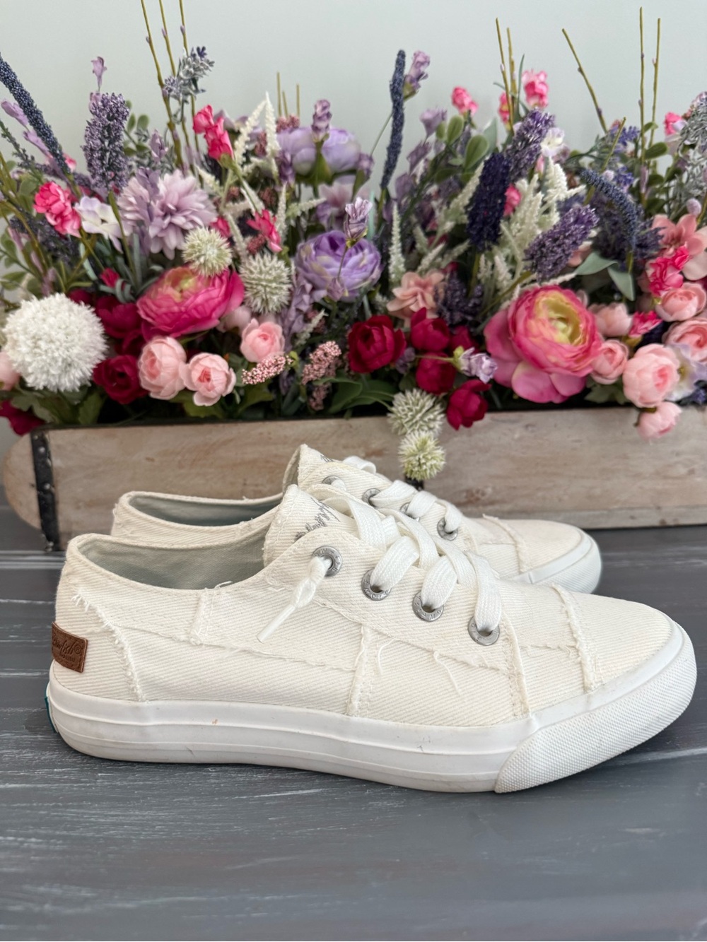 Blowfish Canvas Low-Top Sneakers size 8- White